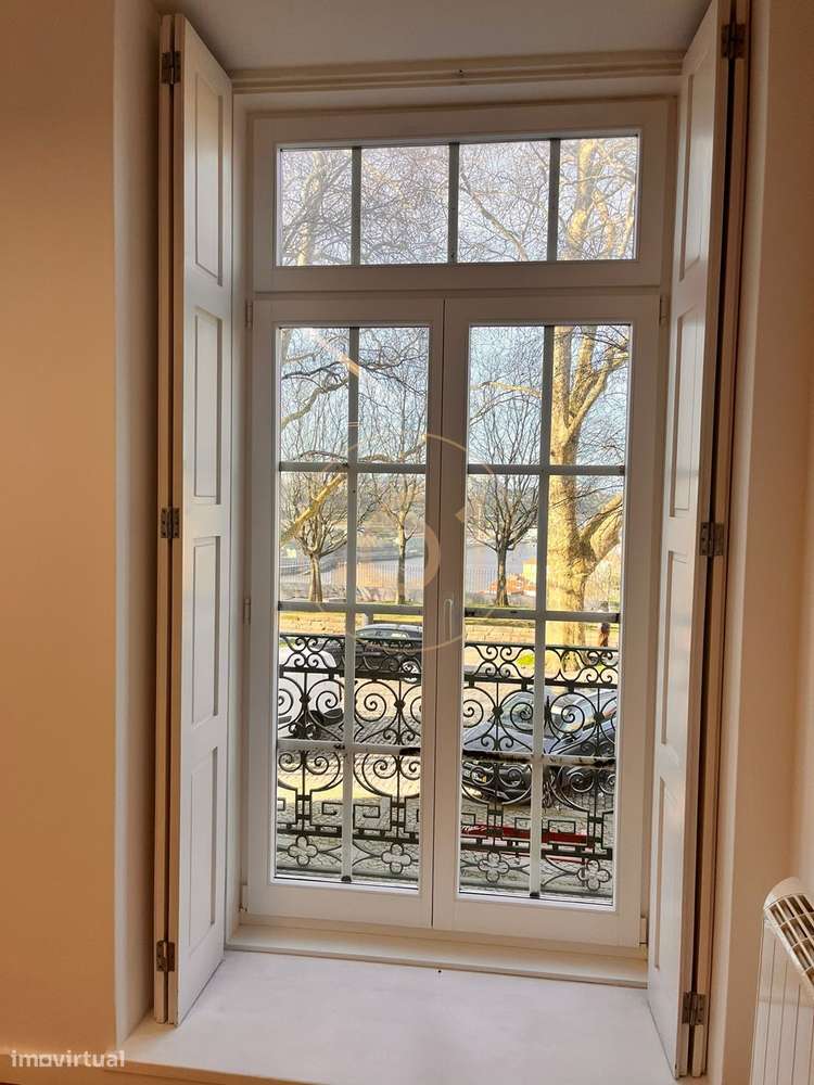 Escritório, no Porto, no Passeio das Virtudes. - Grande imagem: 2/14