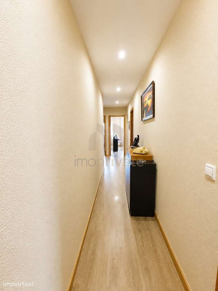 T3 Renovado com Excelente Localização em Rio Tinto-9