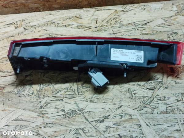 Lampa w Klapę Lewa Volvo V60 II 2018- 32228905 - 3