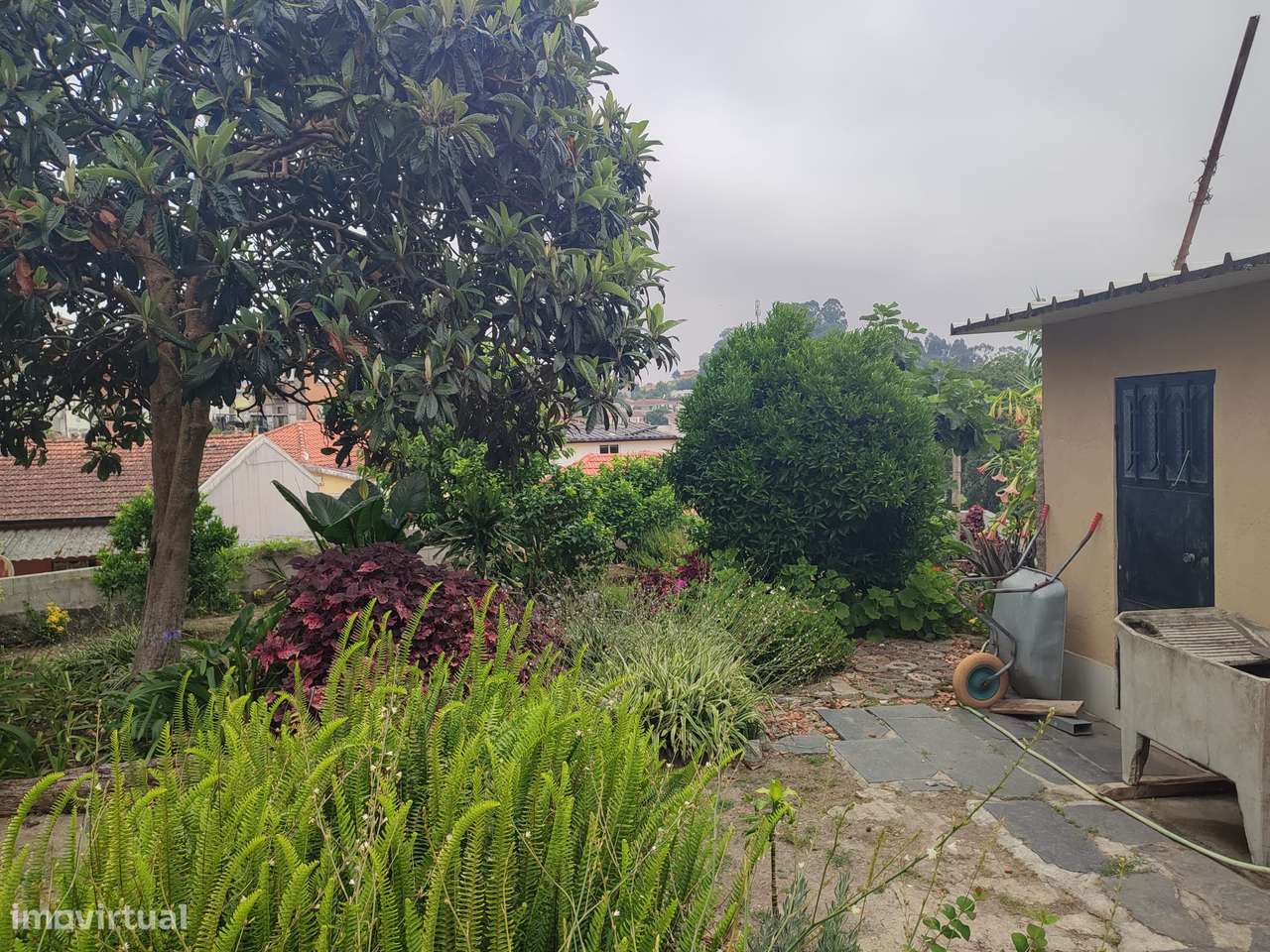 4 casas com tipologias T1, em terreno de  692m2,  à Marina do Freixo-17