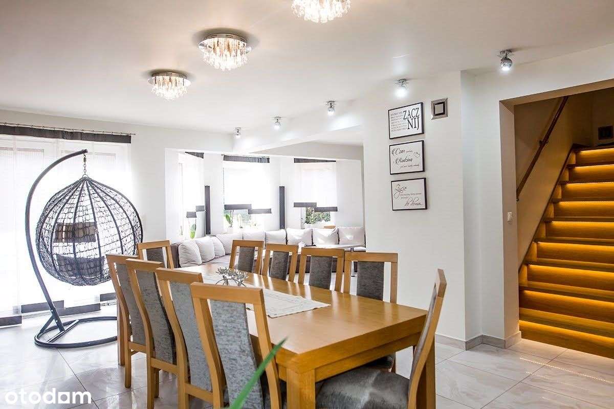 Elegancki Dom z Basenem, Domkiem dla Gości-9