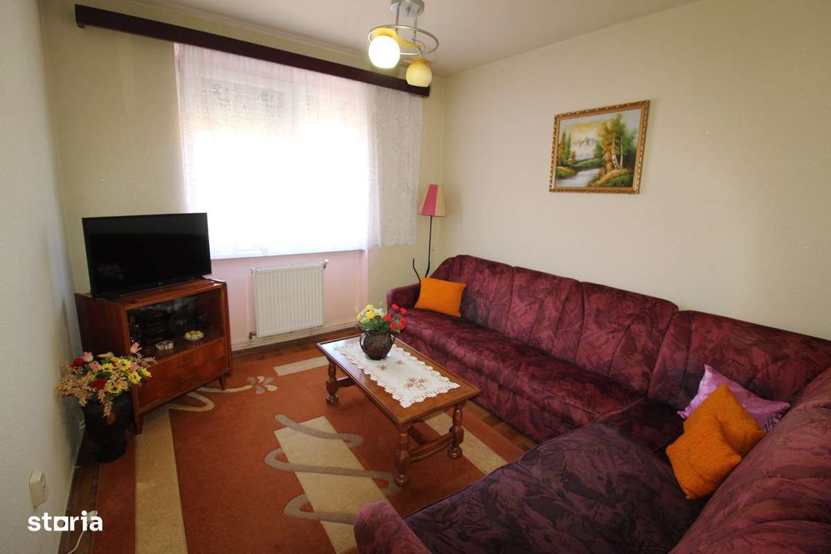 Vând apartament 4 camere în Hunedoara, zona OM-Str.Mățișorului, et. 2-3