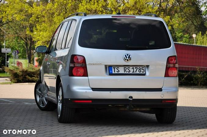 Volkswagen Touran - 26