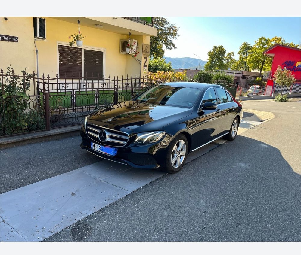 Mercedes-Benz E W213 [2016 - 2023] 220 d 9G-TRONIC Avantgarde 2017