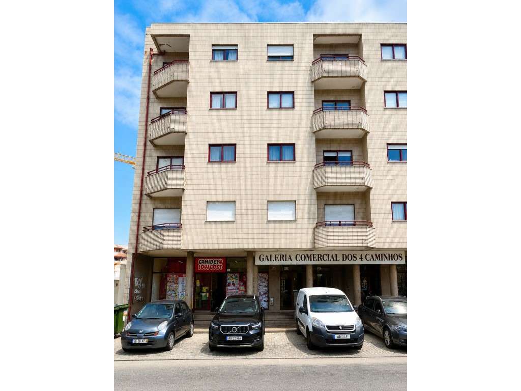 Apartamento T3 com garagem em Canidelo-17