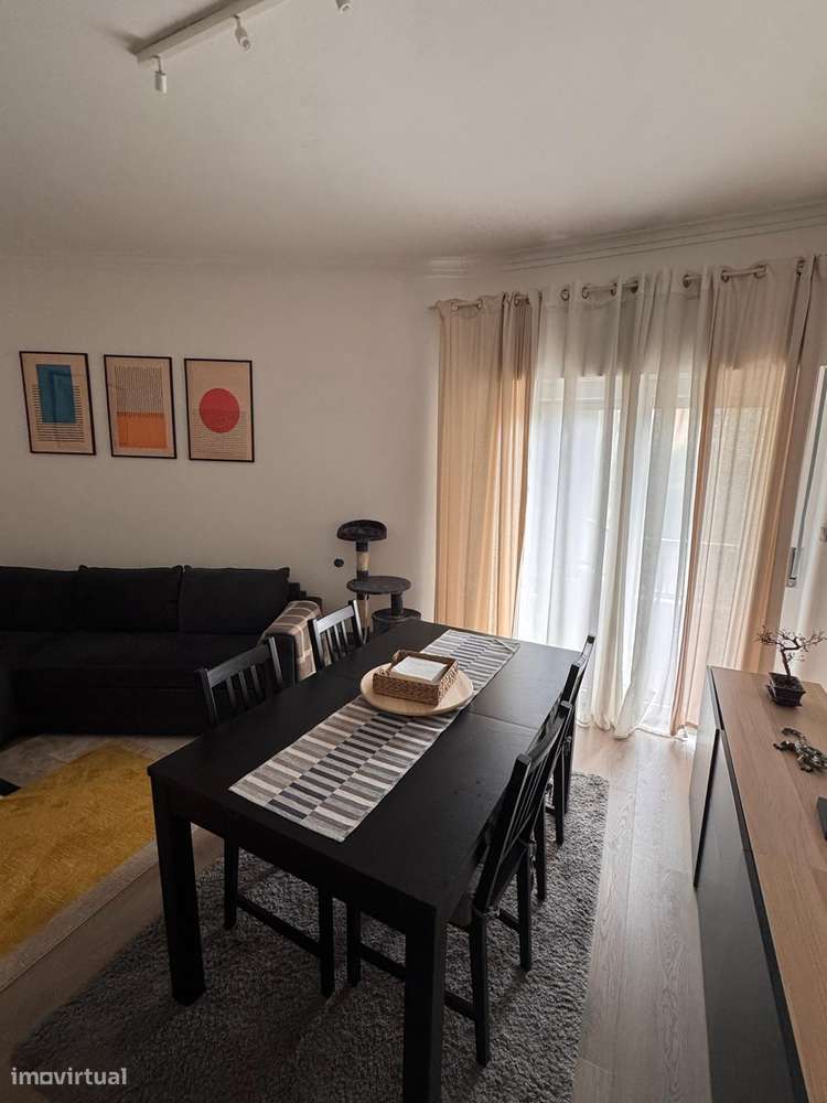 T1 + 1 renovado com varanda e ar condicionado em Alfornelos, Amadora-7