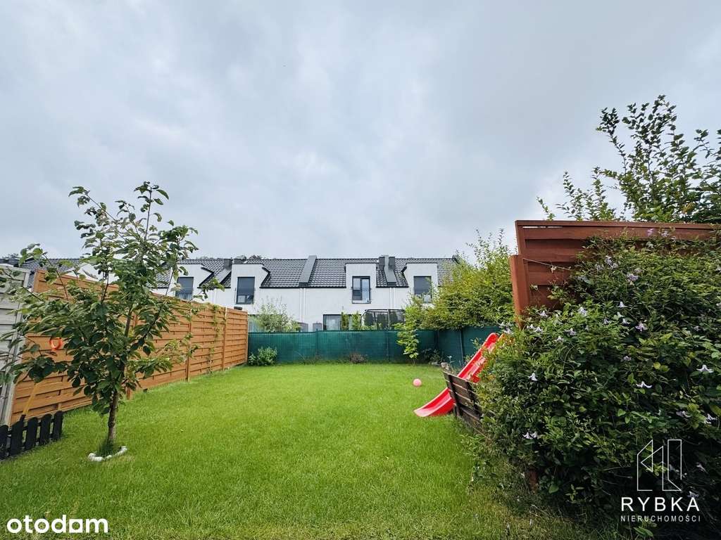 Nowoczesny dom w zabudowie szeregowej z ogrodem-18