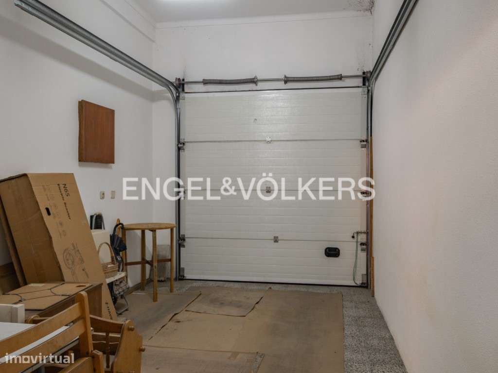 Prédio Misto de 3 Pisos com Jardim e Anexo Habitacional - Santo And...-25