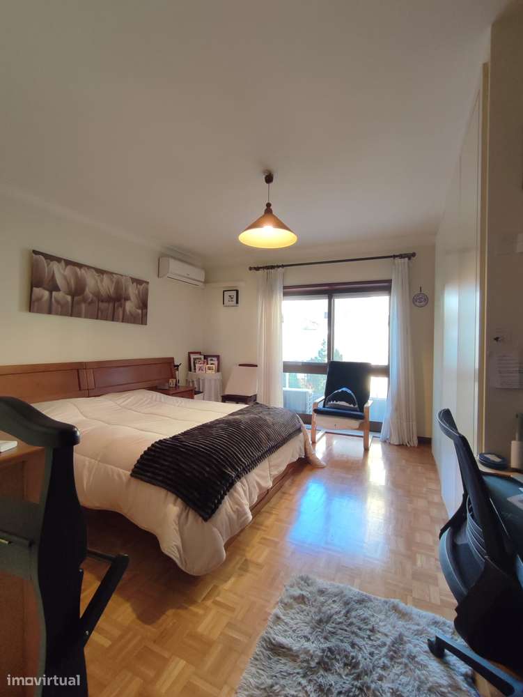 Bom T4 c/ terraço/varandas/nascente poente, a 5 minutos a pé do metro-40