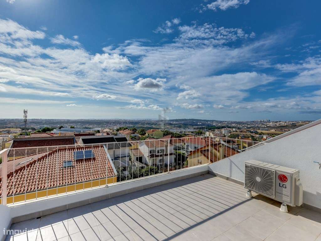 MORADIA T4 NOVA
Famões, moradia independente V4+1 nova com Jardim,...-31