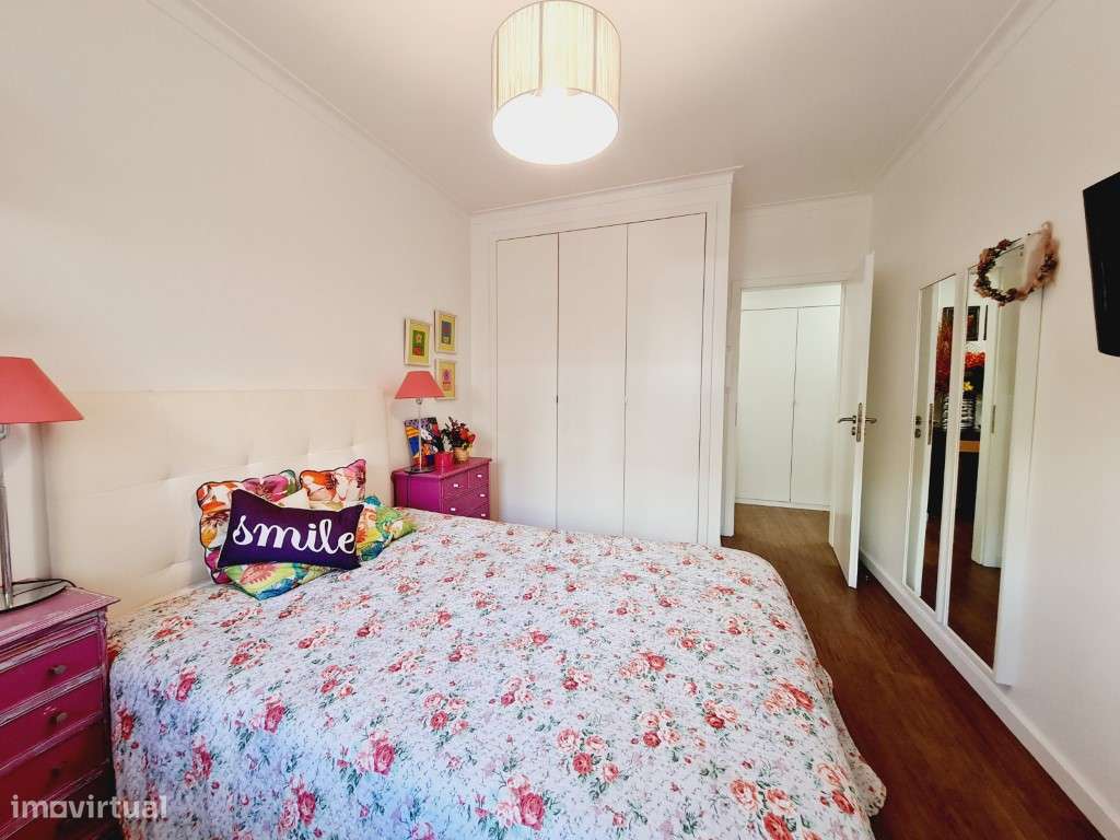 Vende-se T2 com ótima vista de mar-13