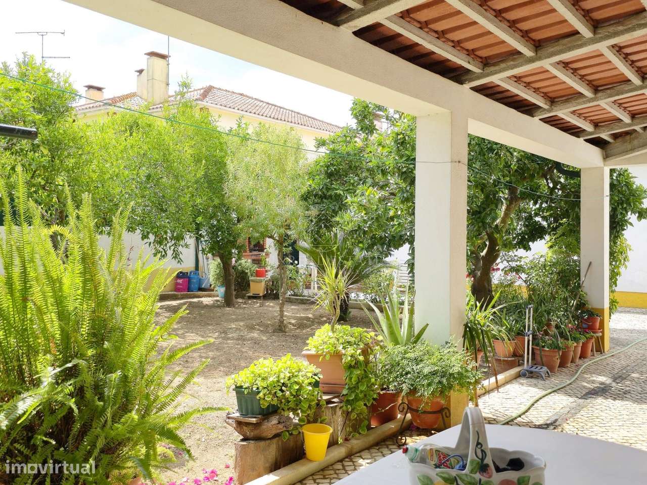 Moradia T3 Térrea Isolada com Jardim, Garagem e Churrasqueira | a 5 Mi-11