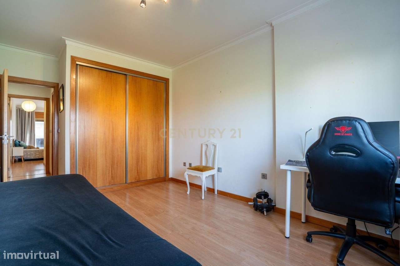 Excelente Apartamento T2 com elevador e garagem-25