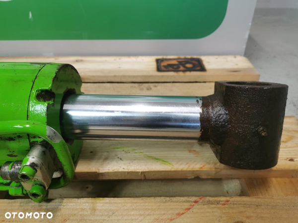 Cylinder hydrauliczny poziomowania łyżki Merlo P 40.17 - 5