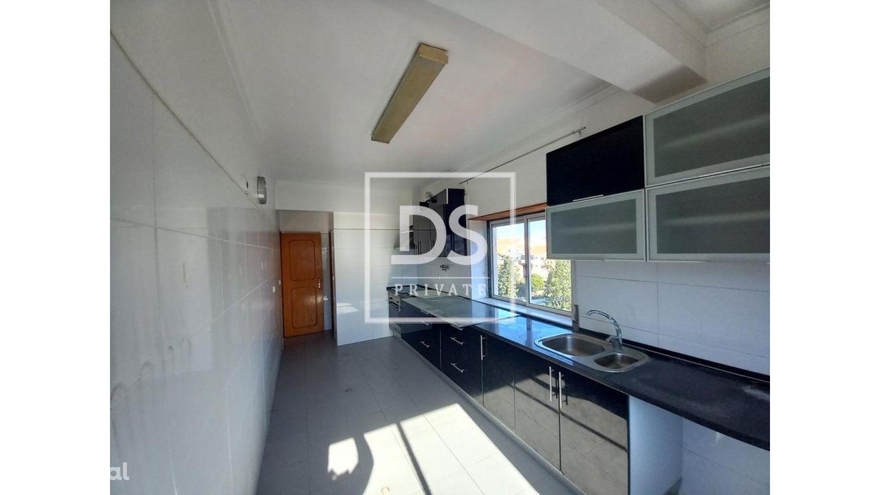 Apartamento com 3 assoalhadas, renovado.