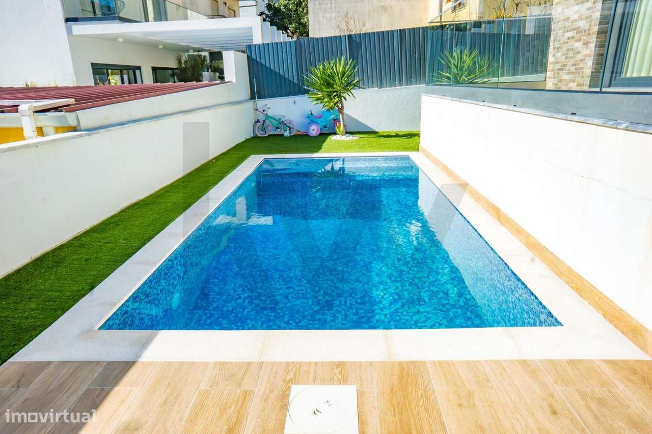 Luxo e exclusividade em Famões com vista sob Lisboa-50