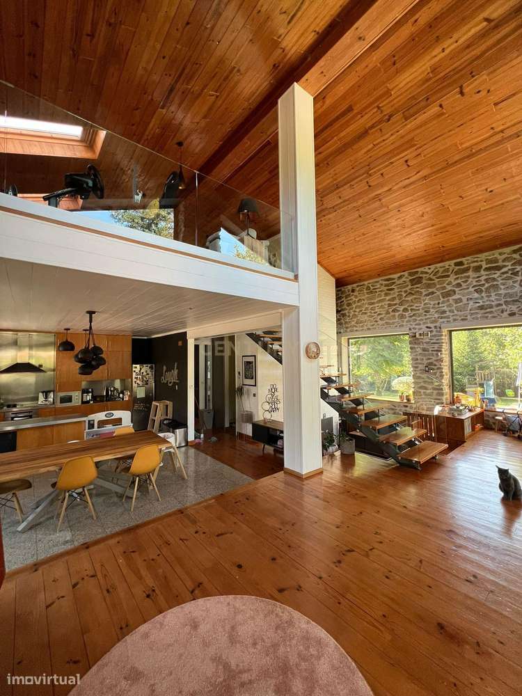 Moradia em Viseu com Vista Panorâmica e Jardim Privado-2