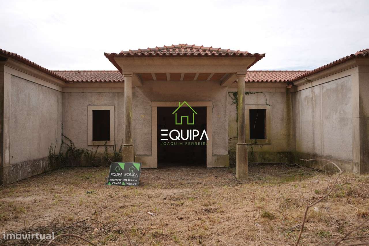 Terreno para construção (com moradia  T-5, construída em grosso), e-51