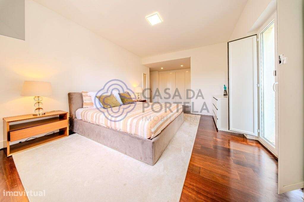 Apartamento Duplex T5 de Luxo com Terraço, Piscina e Garagem – Estoril-36
