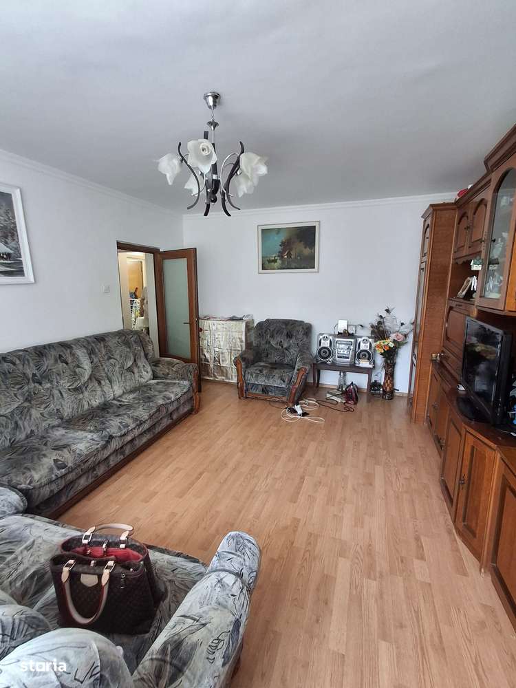 Colentina - Doamna Ghica, bloc 1990, etaj 1-4