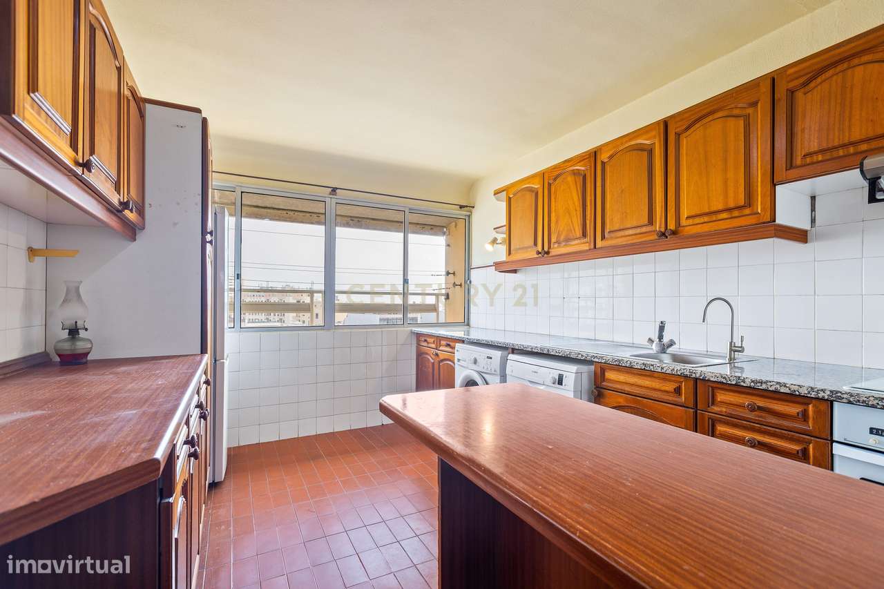 Apartamento T4 em Faro com Luz Natural e Boa Localização - Grande imagem: 4/23