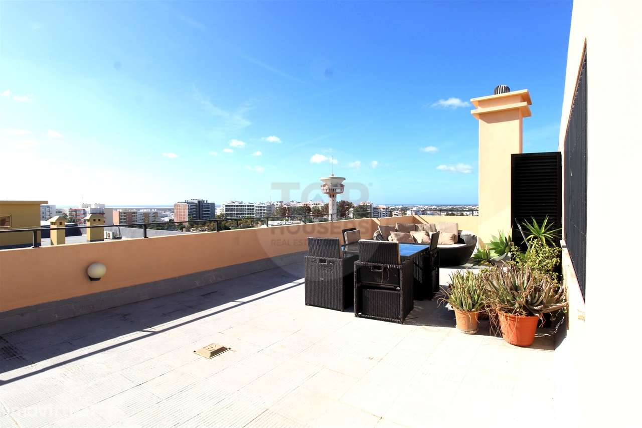 Penthouse T4+1 com Terraço Panorâmico e dois estacionamentos-1