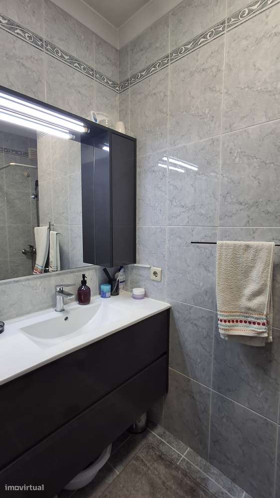 Apartamento T3 com garagem e terraço em Maia-10
