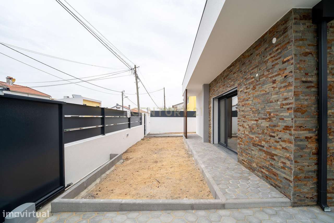 Moradia Nova térrea T3+1 em Fernão Ferro, Seixal-55