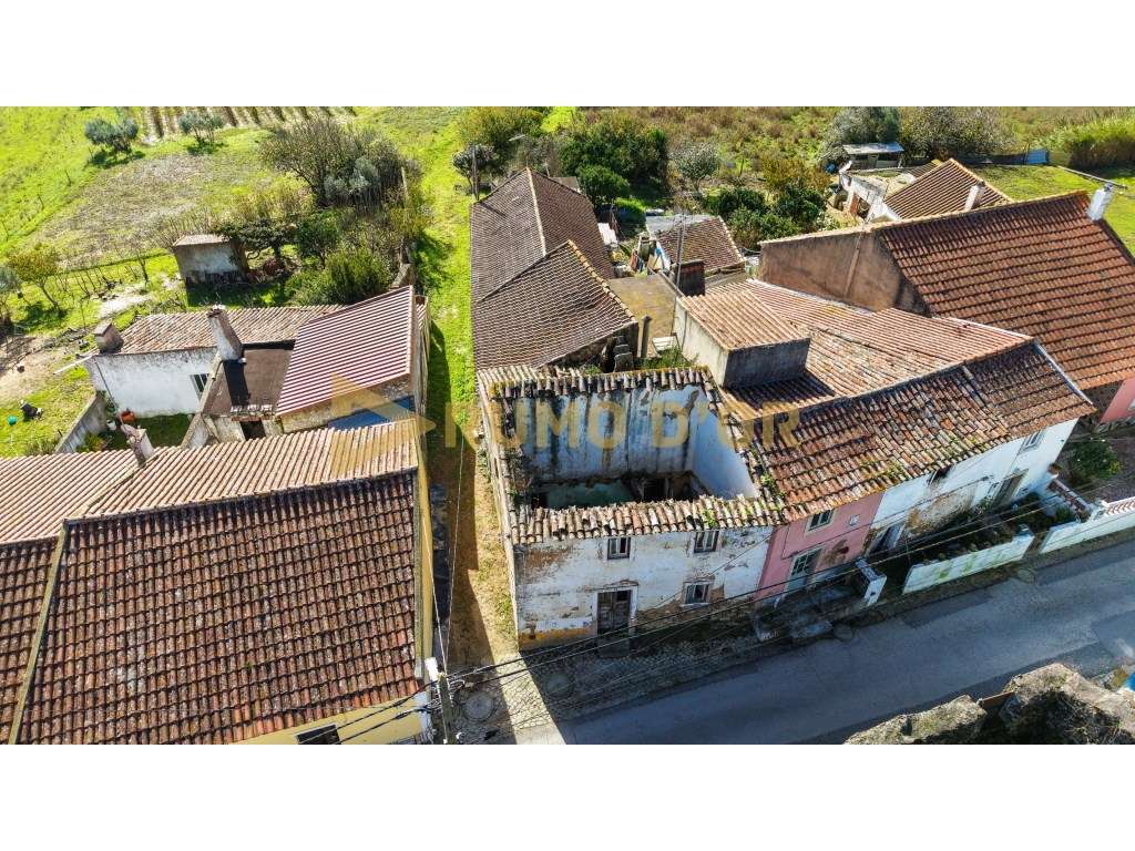 Moradia + Arrecadaçãoes e Logradouro em Vila Chã-2