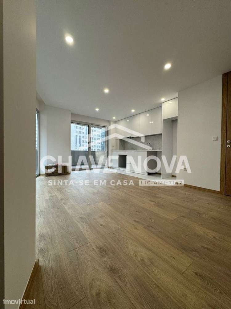 Apartamento T2 c/ 2 lugares de garagem no Porto (Boavista) - Grande imagem: 3/36