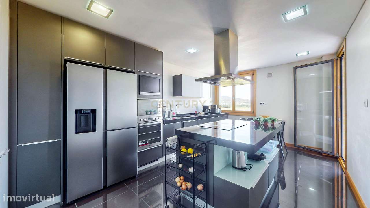 Apartamento T4 no Infantado de excelência, conforto e vista sobre a le-14