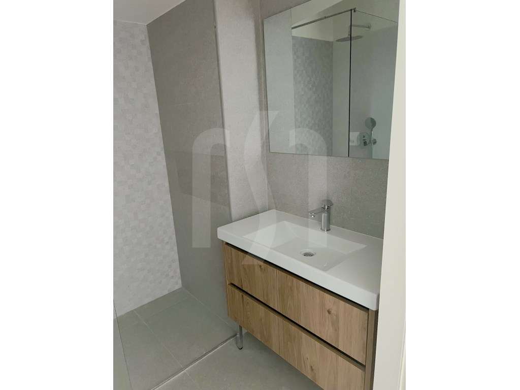 Apartamento T1+1 com Jardim no centro do Porto-8