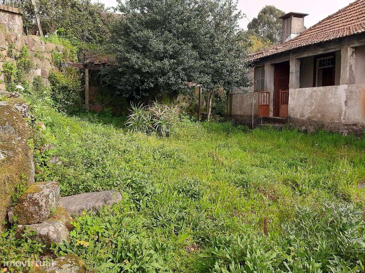 Edifício de duas habitações e terreno Termas São Vicente Penafiel-13