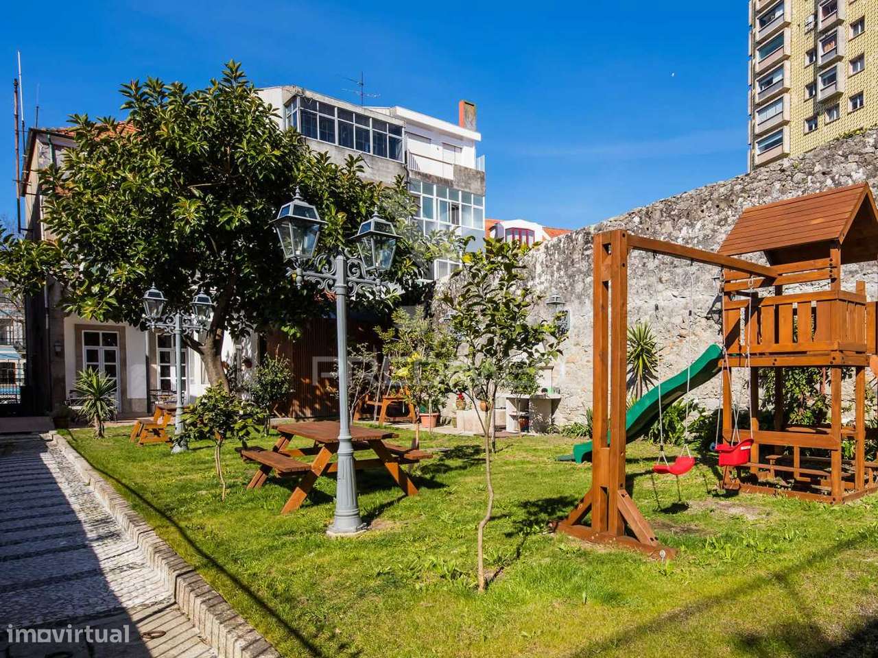 Prédio AL com 11 suites em funcionamento - Grande imagem: 2/14