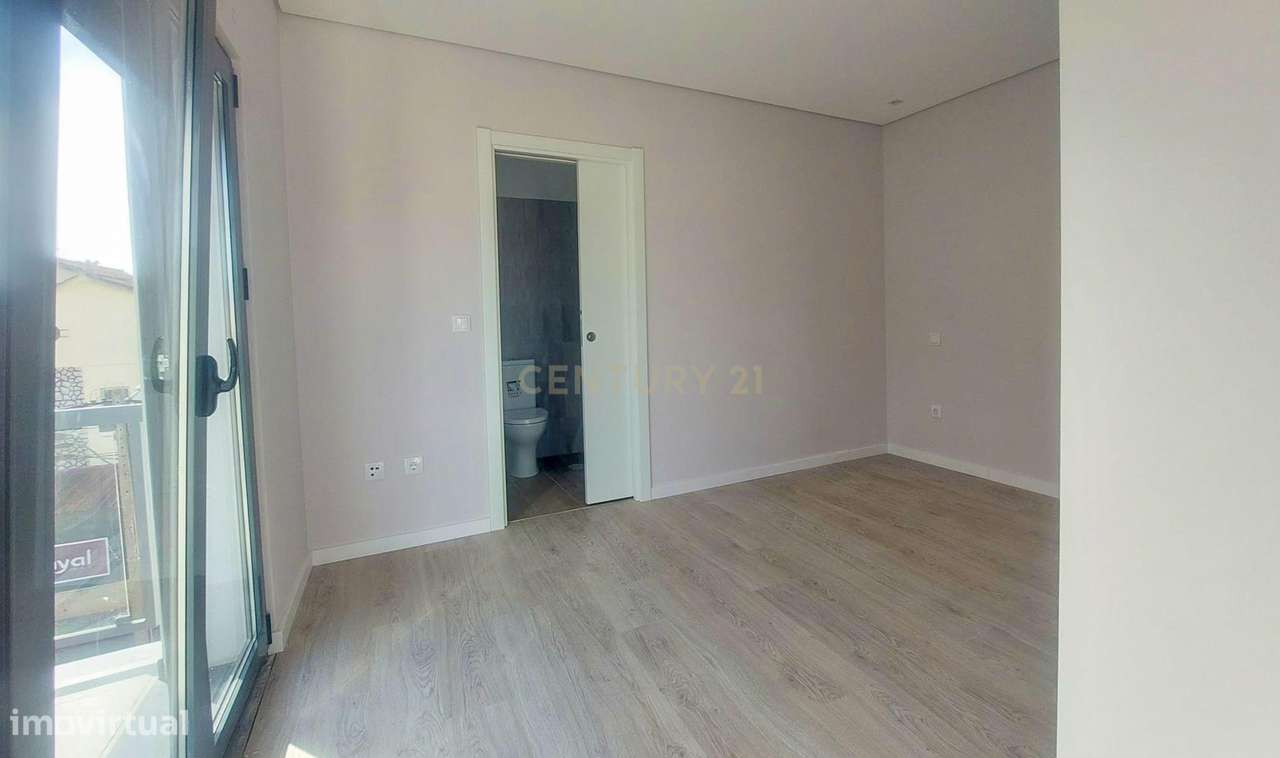 Moradia de 4 assoalhadas em construção - Possibilidade de escolher aca-12