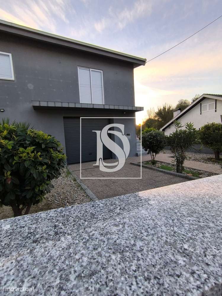 Moradia Isolada T3 em Vilar de Andorinho - Grande imagem: 4/54