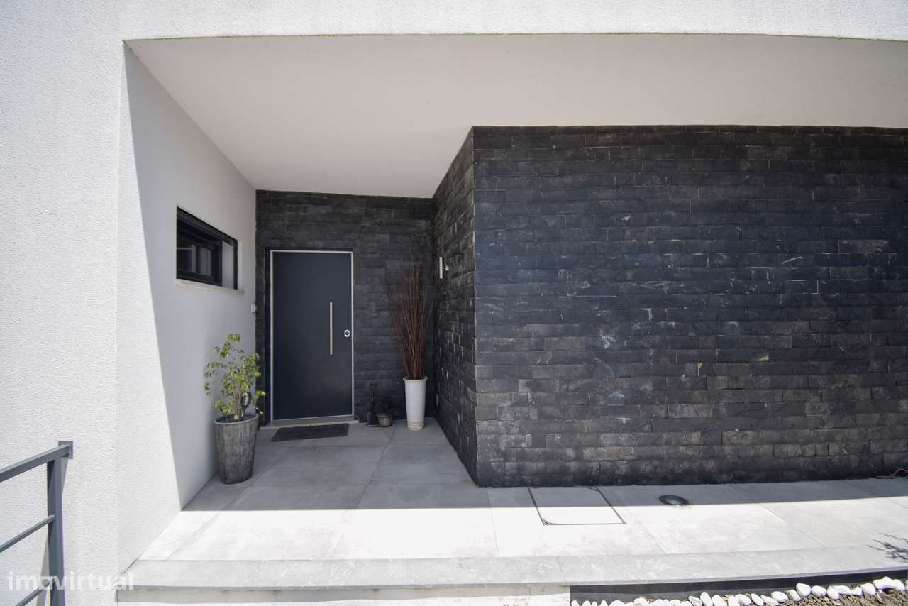 Moradia T4 com Piscina e Jardim em Alcabideche, Cascais-48