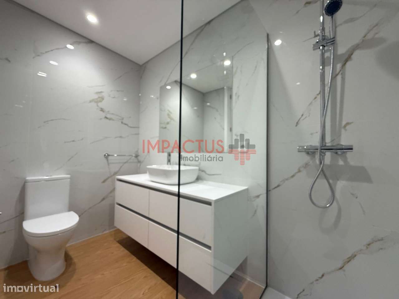 Imponente Moradia isolada com terreno de 1195m2-46