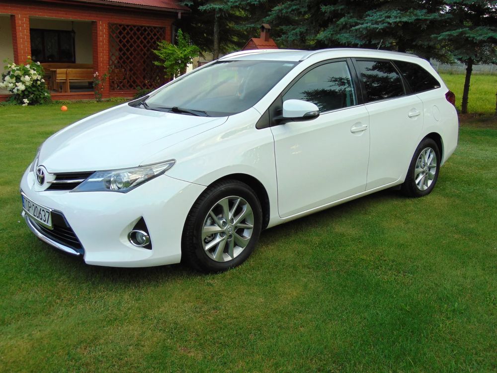 Toyota Auris II (2012-) 1.4 D-4D Luna 2013