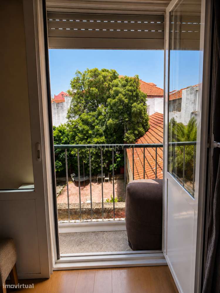 Prédio no Centro Histórico de Setúbal, Loja e 2 Habitações-7