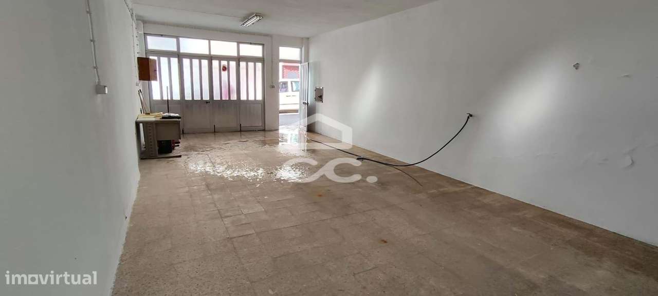 Garagem com 68m2 em Baixa da Banheira, Moita-9