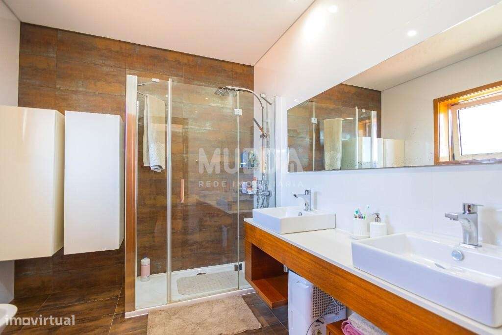 Excelente moradia geminada T4 em Santa Maria da Feira-24