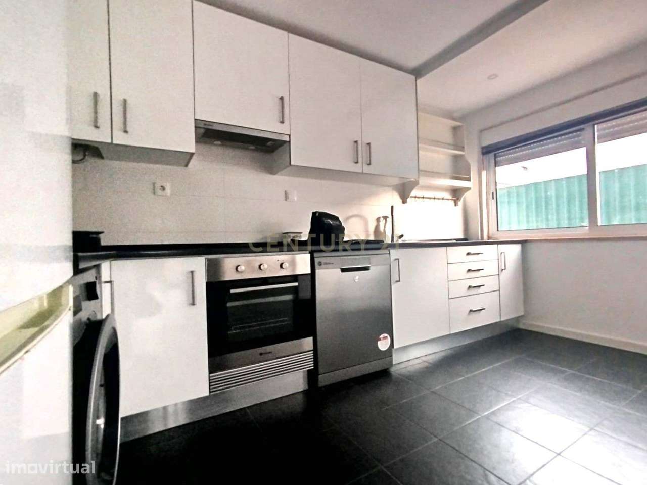 Apartamento Renovado em Amora, Seixal - 2 Quartos e Terraço - Grande imagem: 4/11