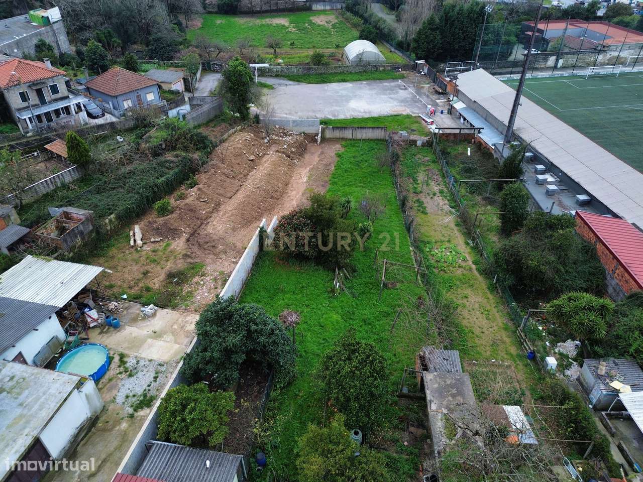 Moradia T3 em Ermesinde com Grande Quintal e Excelente Potencial de In-36