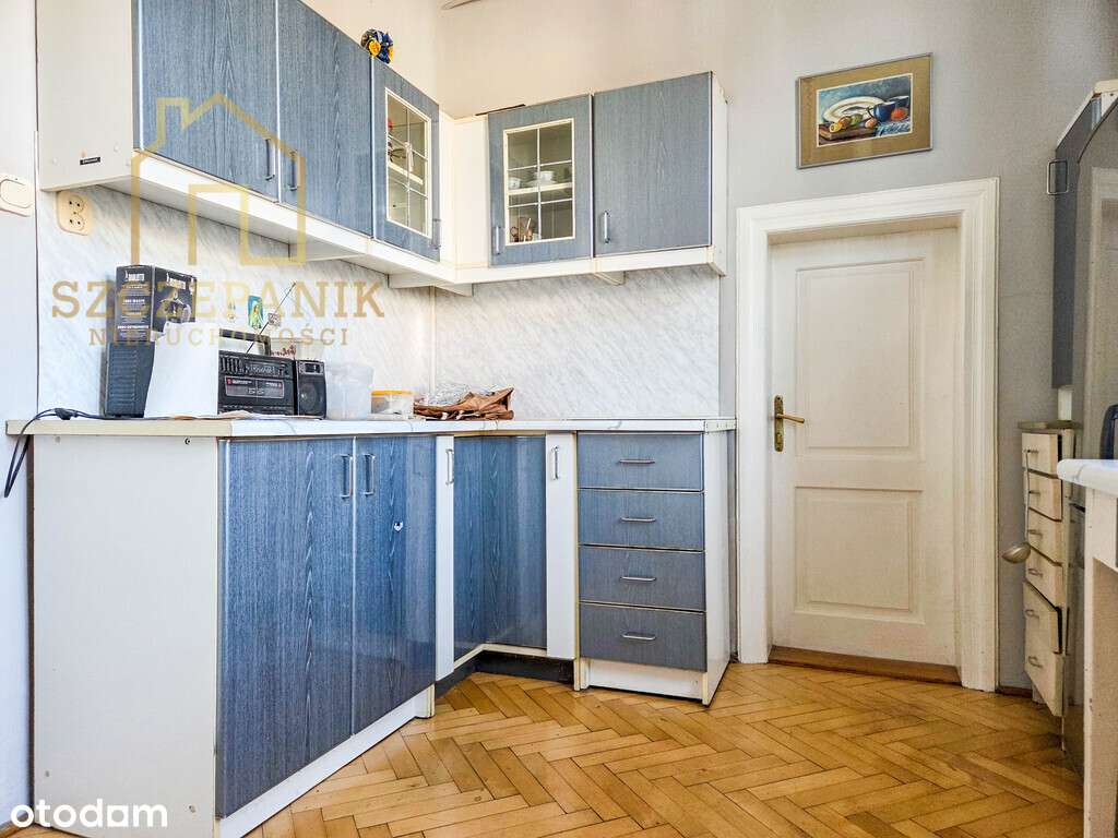 Dom z działką podzielony na 3 odrębne mieszkania !-12