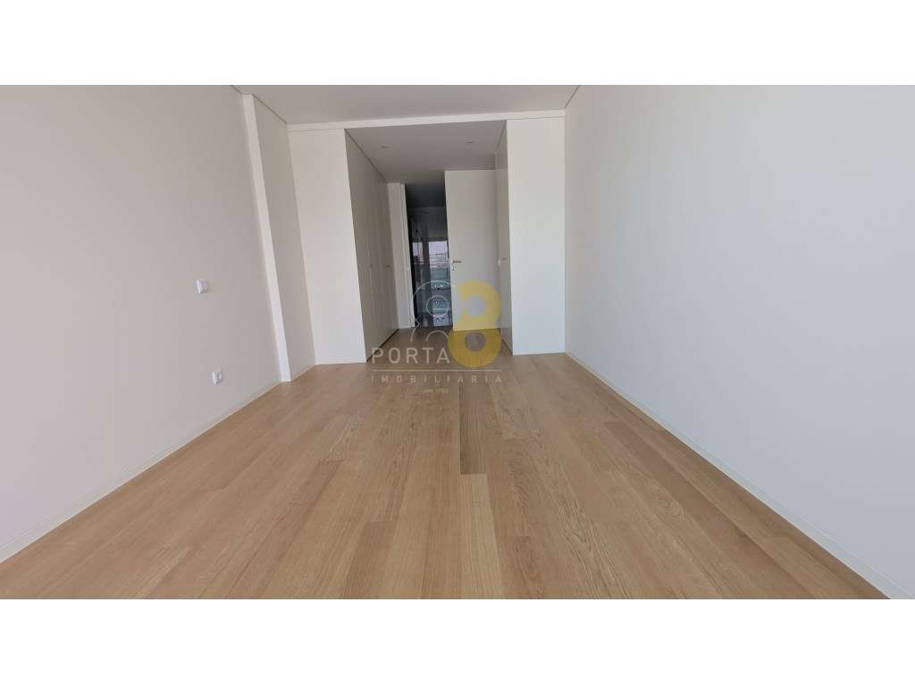 T2 Exclusivo com Terraço de 80 m² | 2 Suites | Piscina e Garagem Box-19
