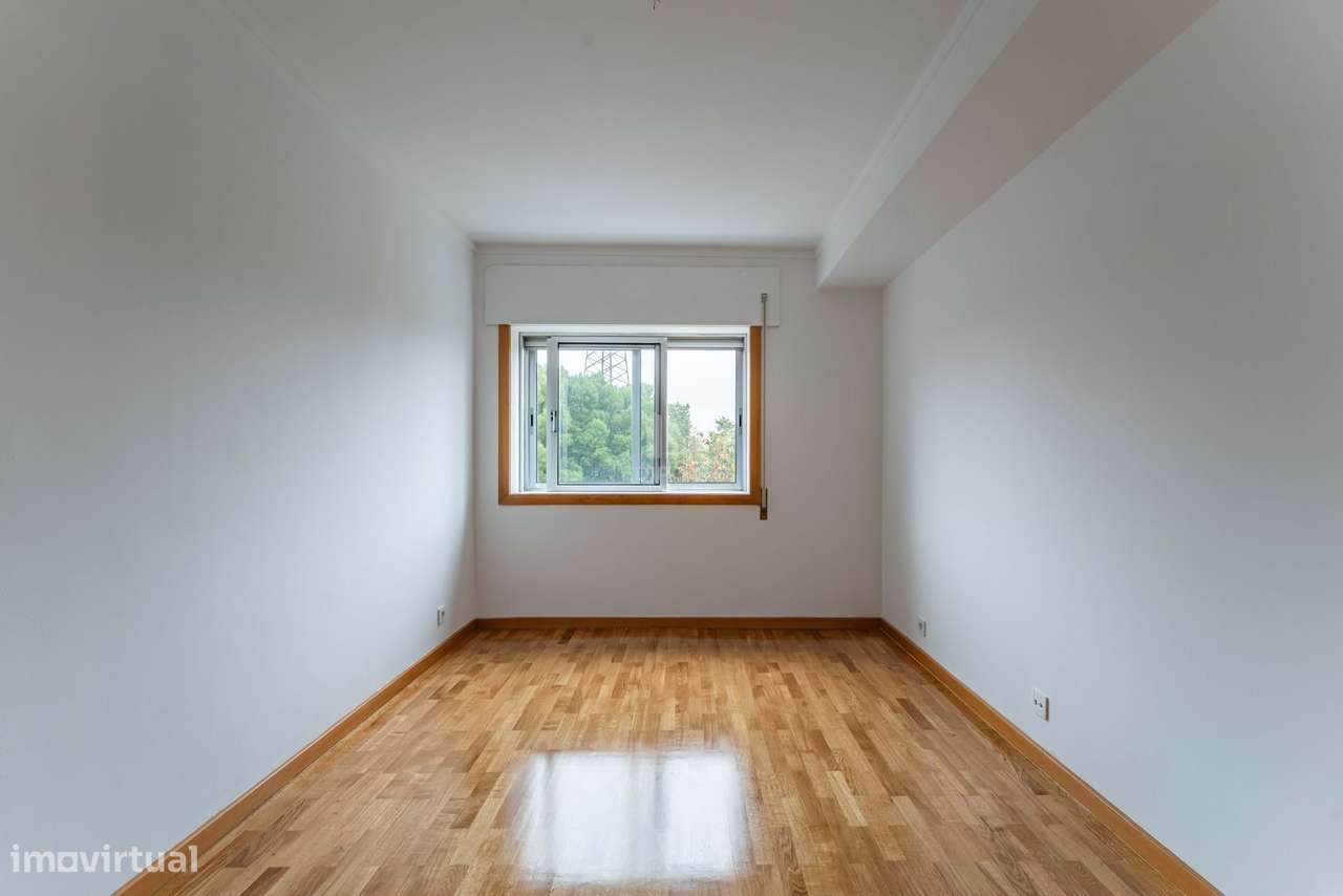 T3 Renovado | 2 Frentes | Varanda | Garagem e Arrumos – Porto junto à-19