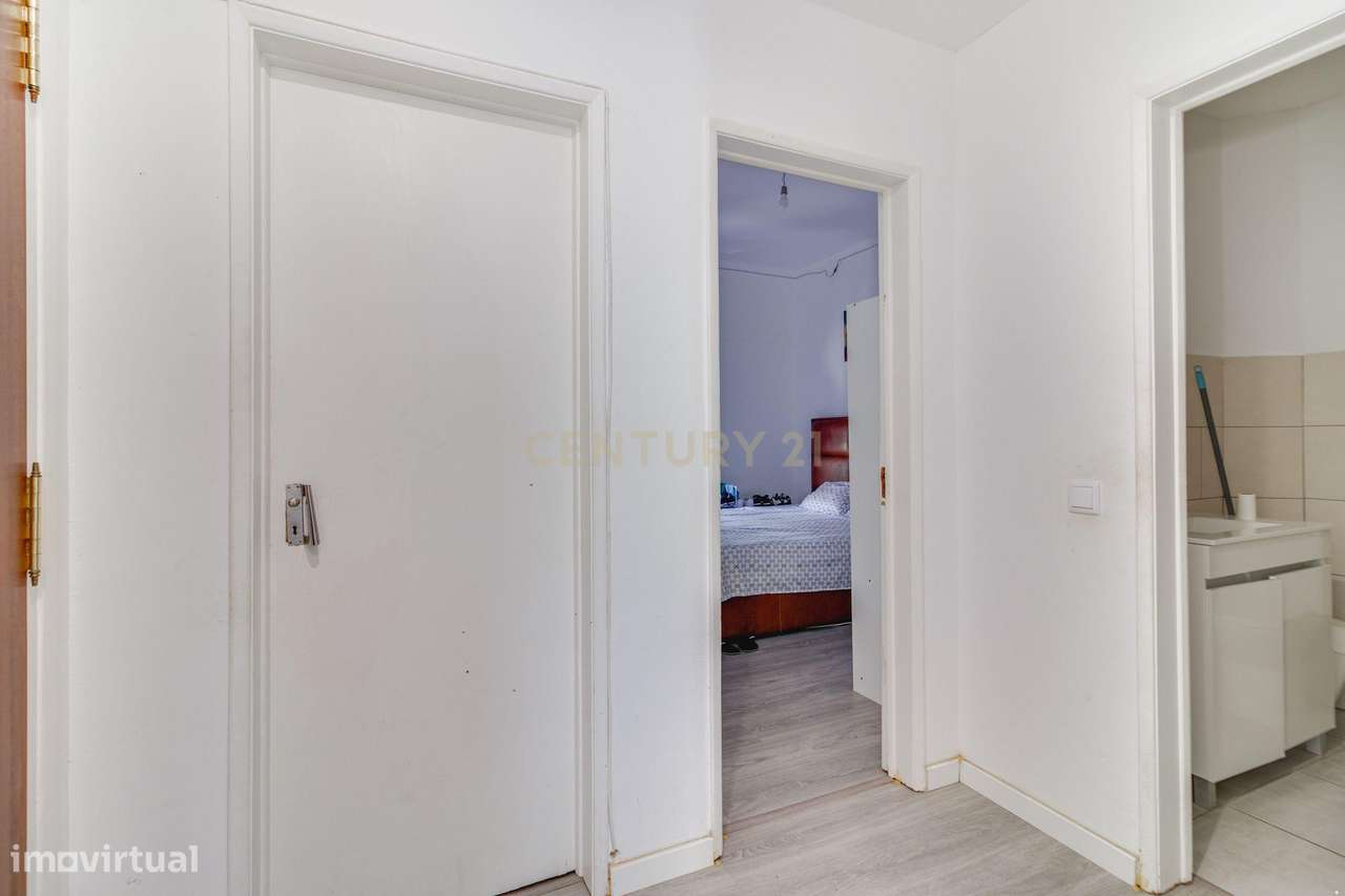 A sua primeira casa pode começar aqui Apartamento T2 Baixa Banheira-12