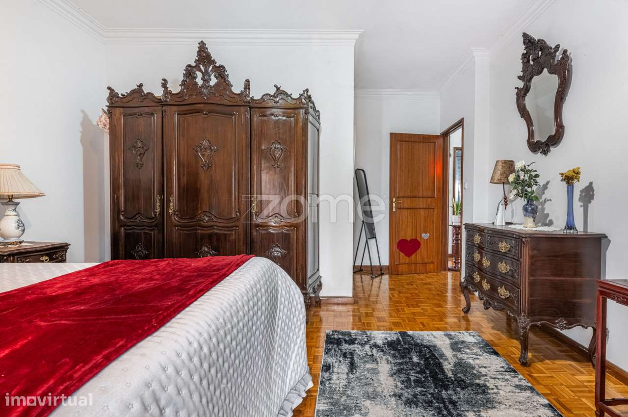 Moradia T4 com Suíte em Nogueira-16