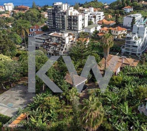 Moradia estilo quinta madeirense na Fé-Barreiros inserida em 1080m2 - Grande imagem: 2/4